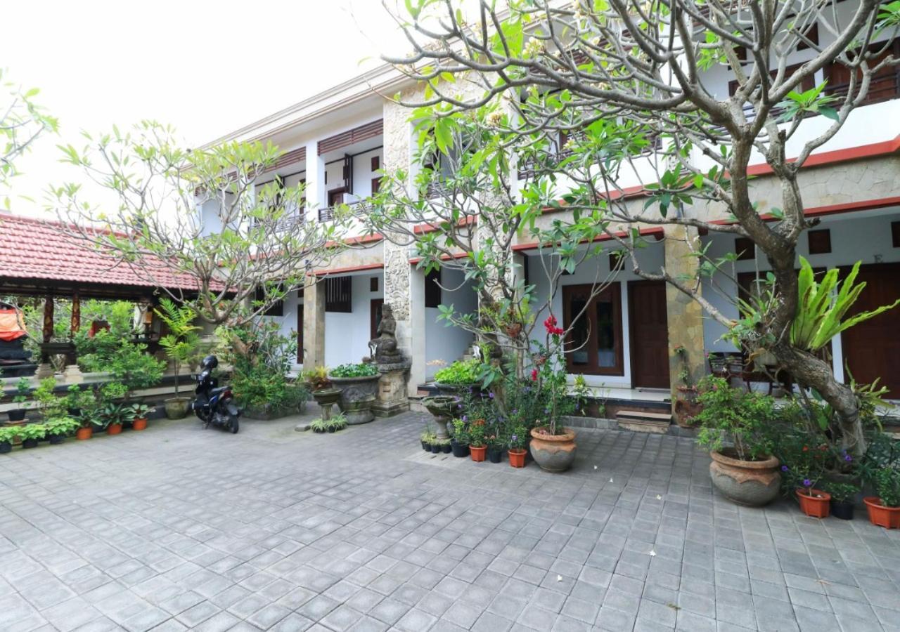 Puri Jayaraja Pensión Kuta Lombok Exterior foto