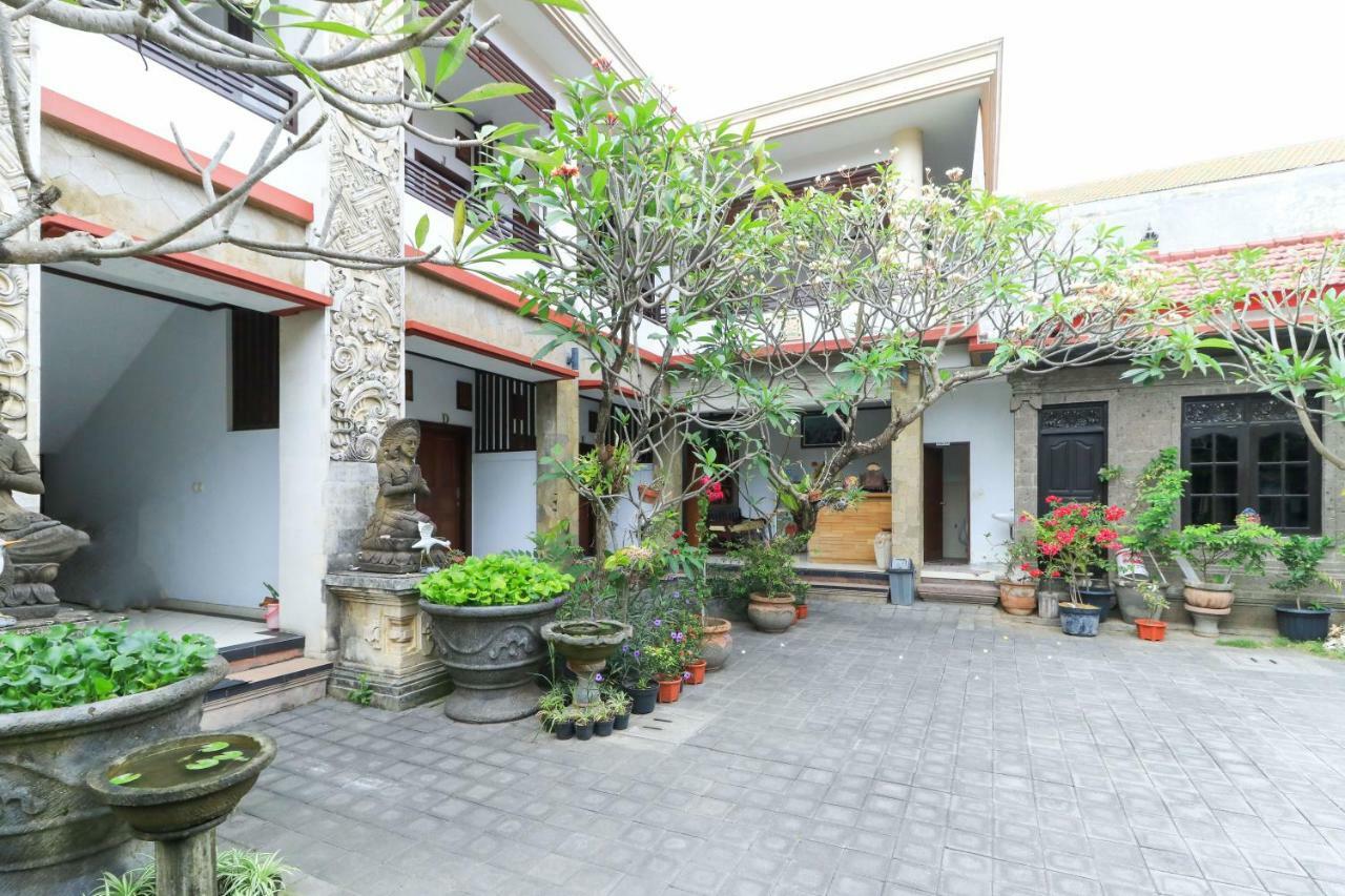 Puri Jayaraja Pensión Kuta Lombok Exterior foto