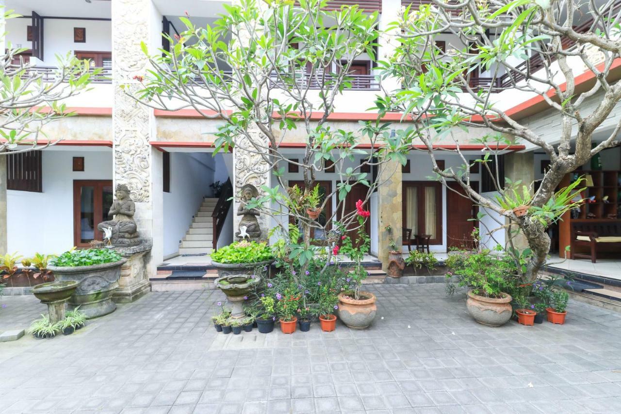 Puri Jayaraja Pensión Kuta Lombok Exterior foto