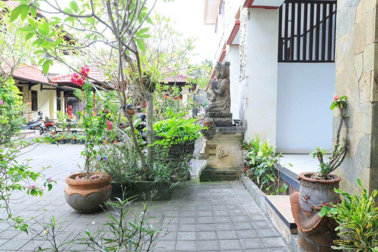 Puri Jayaraja Pensión Kuta Lombok Exterior foto