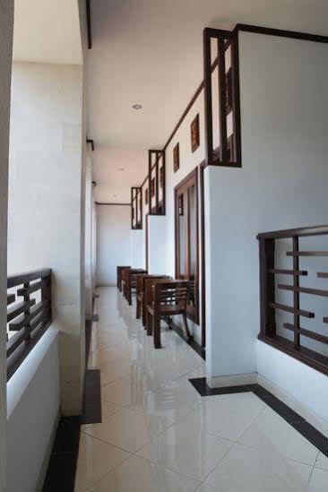 Puri Jayaraja Pensión Kuta Lombok Exterior foto