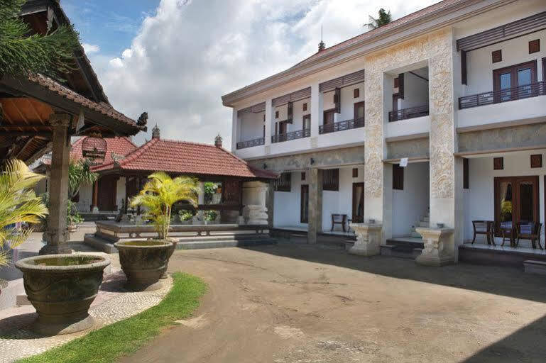 Puri Jayaraja Pensión Kuta Lombok Exterior foto