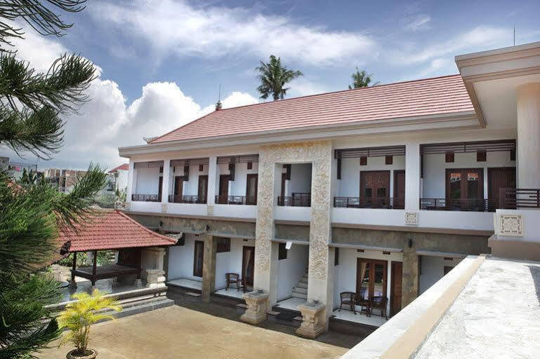 Puri Jayaraja Pensión Kuta Lombok Exterior foto